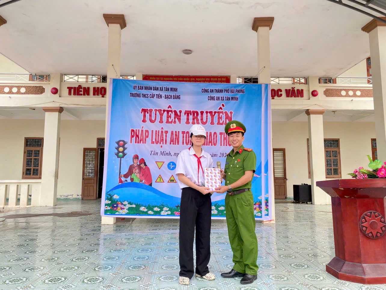 Công an xã Tân Minh tuyên truyền pháp luật về trật tự an toàn giao thông tại trường học